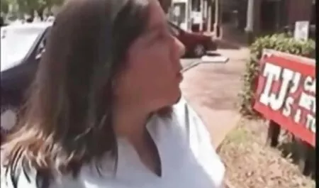 Una hermosa videos porno caseros latinos morena se masturba el coño con bella