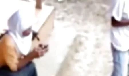 Disparó una cámara de video en su casa mientras levantaba al animal pelirrojo por el buen porno latino culo