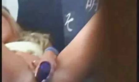 Un hombre perfecciona videos caseros de sexo latino su cara con una chica pelirroja con hermosa