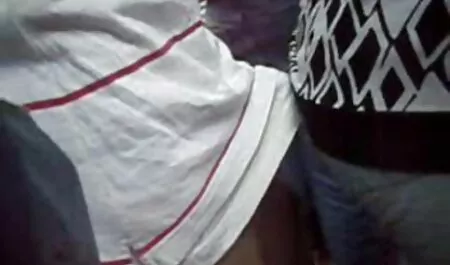 Los jóvenes estudiantes están contentos con los labios jugosos buen porno latino de los vecinos