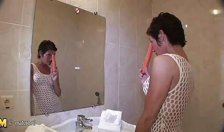 Rubia, relajarse con los videos xxx caseros latinos atletas que se broncea