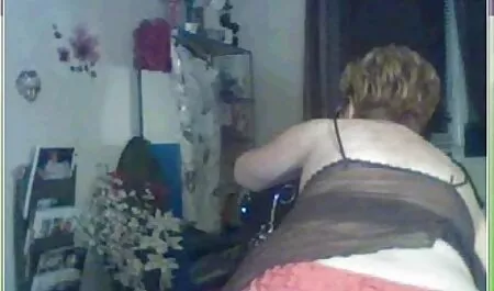 Mimado atractivo videos caseros latinos pareja chicas jóvenes para tres