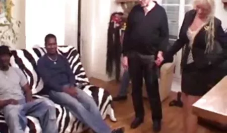 Niña que es terco en la diversión videos caseros latinos sexo viejo hombre