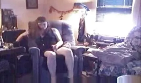 La chica el mejor porno en español latino se acostó con los amigos de su JOVEN NOVIA