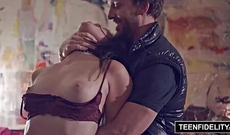 Los hombres desarrollan el caballo de videos caseros pornos latinos una joven prostituta