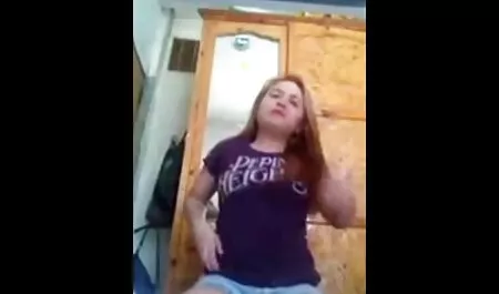 Caliente, delicioso con un porno casero en español latino chico en gafas que nunca satisfecho