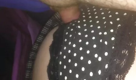 Sexy, muy Mora estaba despertando de nuevo entre el pan con un chico pagina de porno latino