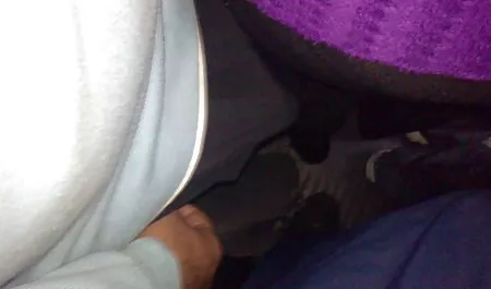 Un hombre en la habitación de lo mejor del porno latino atrás, una chica vino a casting porno
